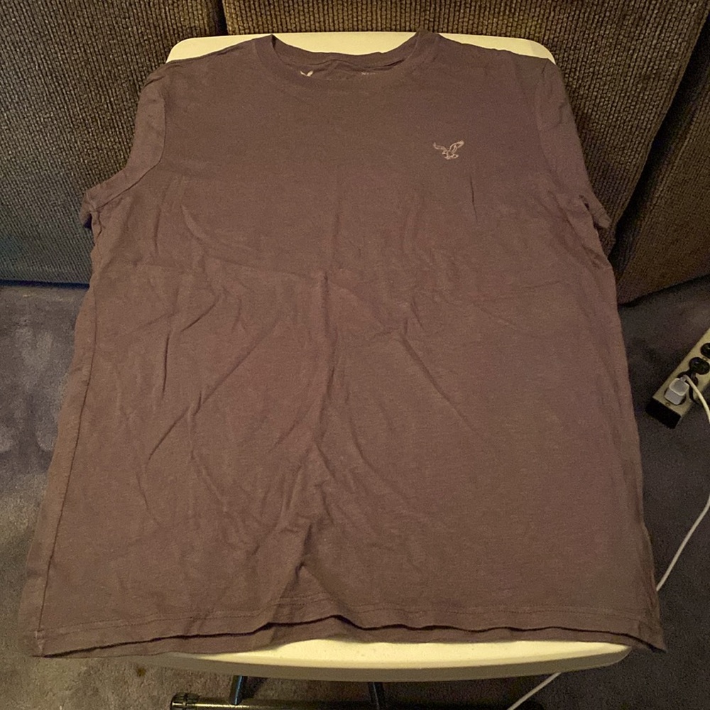 American Eagle short sleeve t-shirt. Size: M. Color: Gray